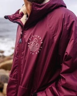 Escapism Recycled Sherpa Lined Changing Robe - Windsor Wine -Passenger Clothing Store 1 PXuVq2Nr4WlmMJC5XCcjoDqN9FHtHSWfWOIB0oCgo