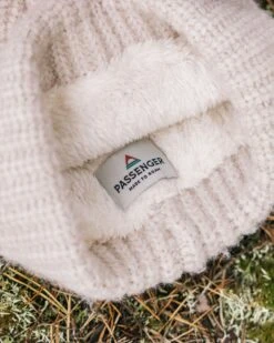Redwood Fleece Lined Recycled Beanie - Vintage White -Passenger Clothing Store 1RI15mCdKumXRqjYXnjxgDbYfV4QguuYgQWFqQ BAjE