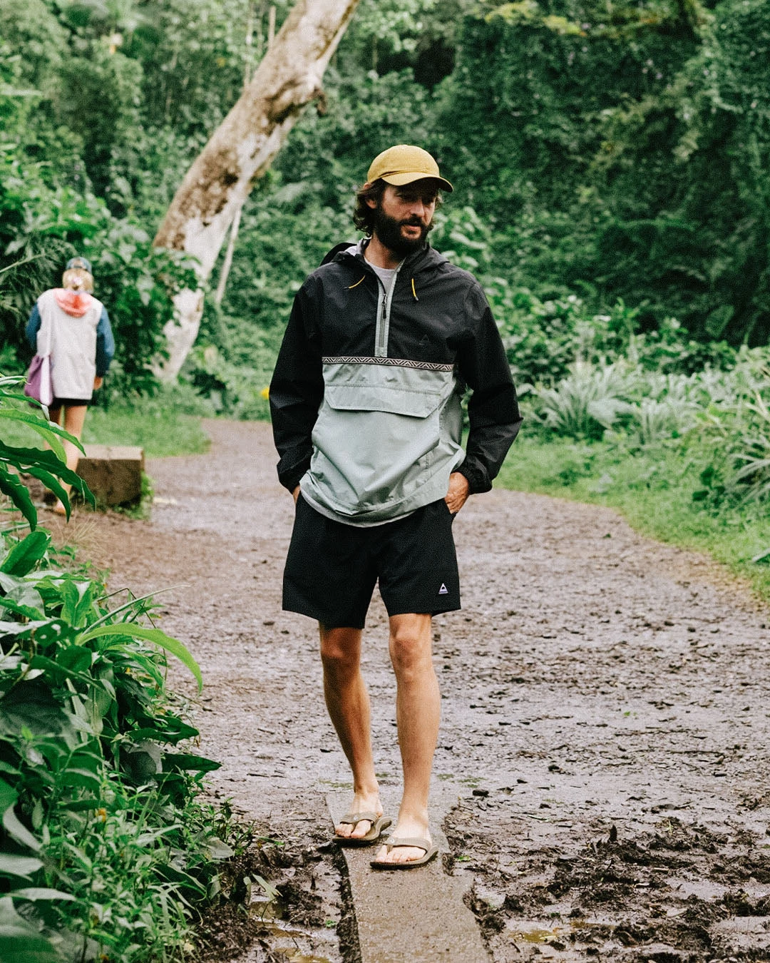 Flow 1/2 Zip Recycled Water Resistant Jacket - True Black/Pistachio 5 Flow 1/2 Zip Recycled Water Resistant Jacket - True Black/Pistachio - Image 3