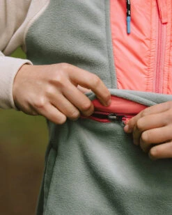 Alexander Recycled Polar Hooded Fleece - Pistachio -Passenger Clothing Store 2 0007 TY98 PT1 24