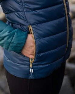 Pow Recycled 2.0 Insulated Jacket - Dark Denim -Passenger Clothing Store 2 S1YUGivOkcfPSr2xQ1wWTz68d1azhRh81FuP4FerY