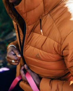 Pow Recycled Insulated Jacket - Glazed Ginger 17 Pow Recycled Insulated Jacket - Glazed Ginger -Passenger Clothing Store 5 0002 20221011 Passenger F22 BZ9 5972