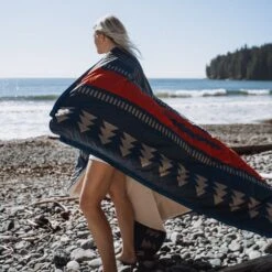 Nomadic Recycled Sherpa Blanket - Navy/Red Pattern 16 Nomadic Recycled Sherpa Blanket - Navy/Red Pattern -Passenger Clothing Store 5 898c20ca b9d5 4dc2 8460 d186ced85066