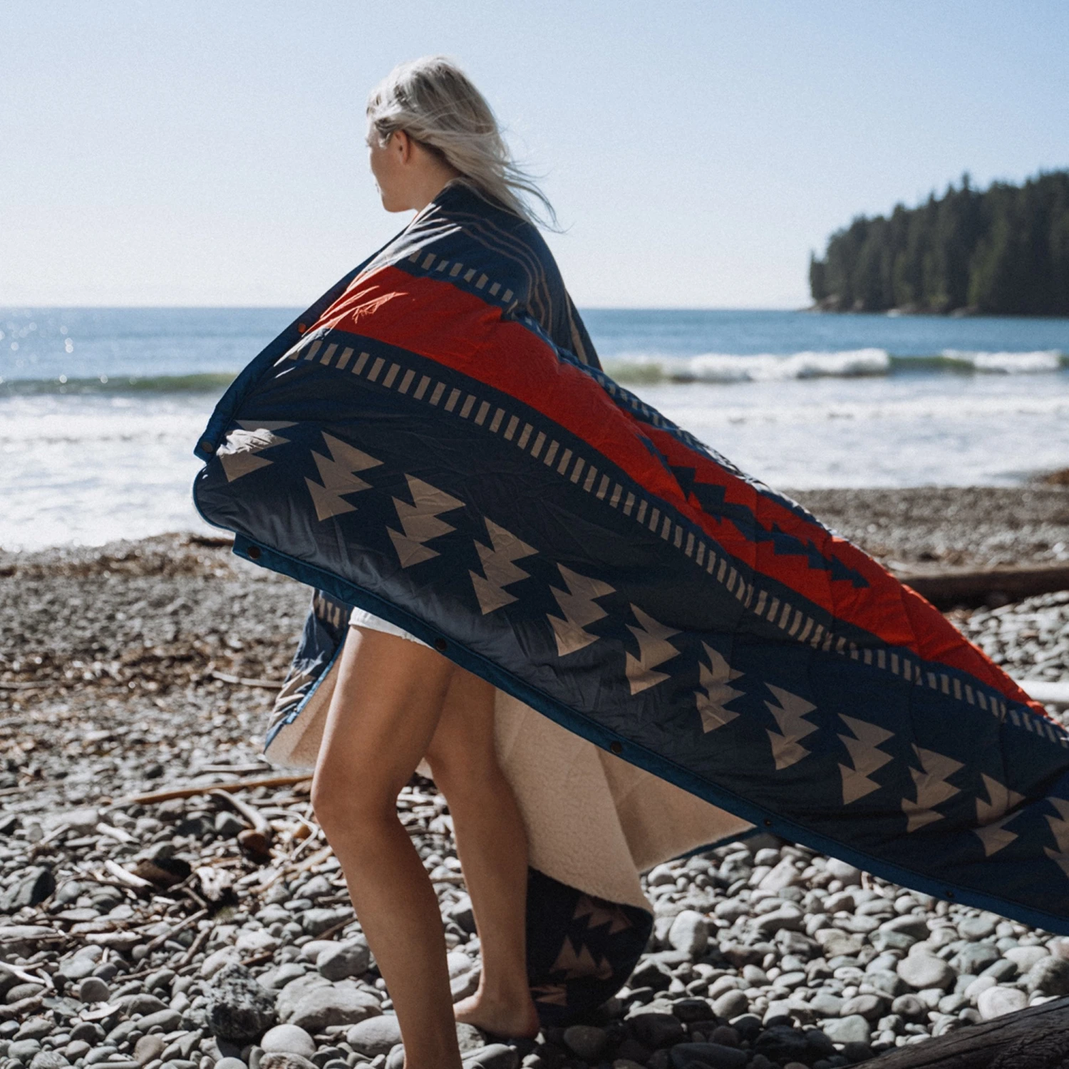 Nomadic Recycled Sherpa Blanket - Navy/Red Pattern 8 Nomadic Recycled Sherpa Blanket - Navy/Red Pattern - Image 6