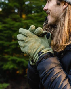 Daytrip Recycled Polar Fleece Touch Screen Gloves - Khaki 16 Daytrip Recycled Polar Fleece Touch Screen Gloves - Khaki -Passenger Clothing Store 6 0035 TY96 317