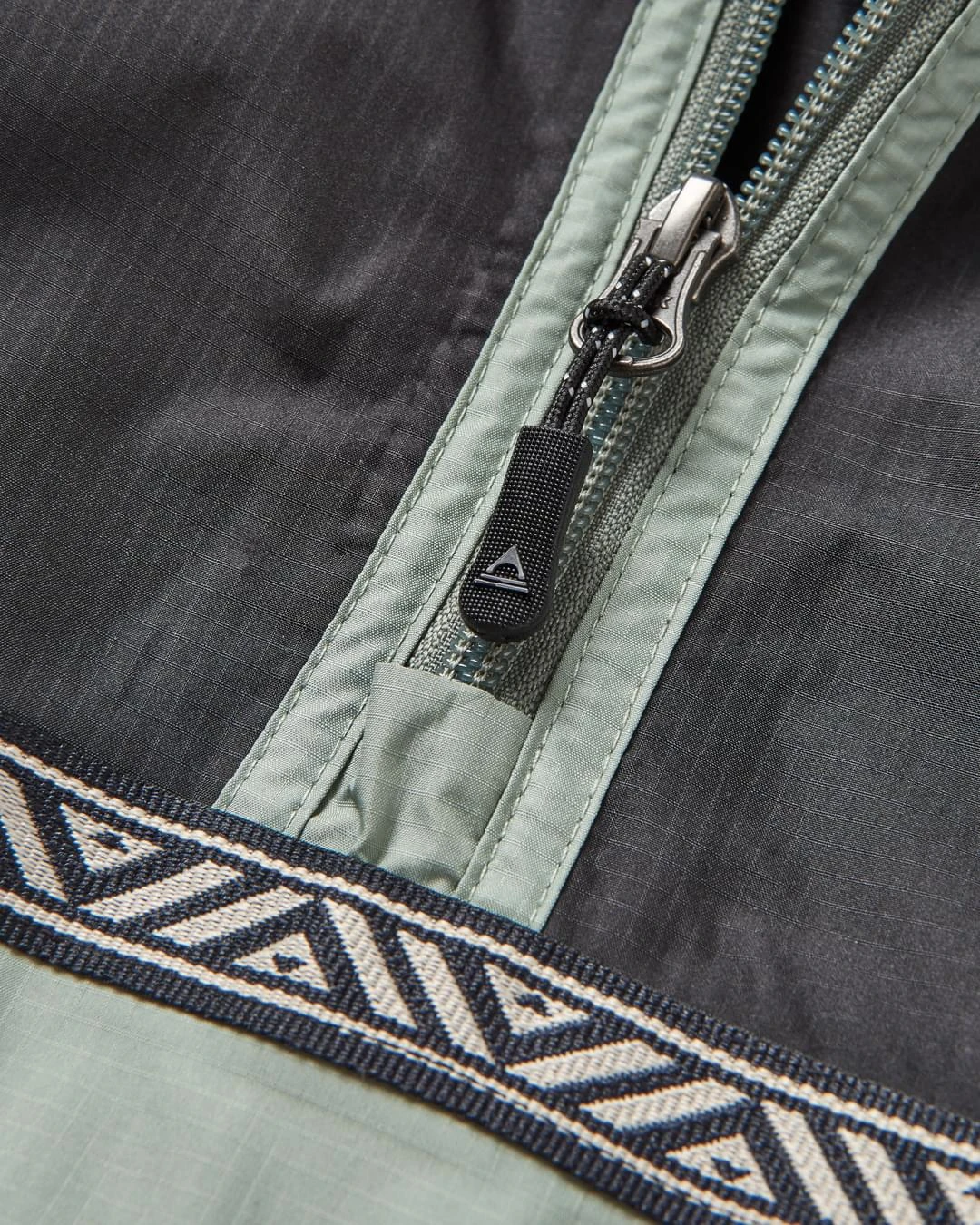 Flow 1/2 Zip Recycled Water Resistant Jacket - True Black/Pistachio 13 Flow 1/2 Zip Recycled Water Resistant Jacket - True Black/Pistachio - Image 11