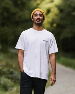 Love The Wild Recycled Cotton T-Shirt - White 16 Love The Wild Recycled Cotton T-Shirt - White -Passenger Clothing Store DrRA RlaQfKVYqbMN7i9ebBwMa2tug0ezJoc7TRy8UA