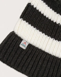 Summit Bobble Hat - Black -Passenger Clothing Store Frame31 b9b6906a 2187 4bea 8e37 c2d8e46b8545