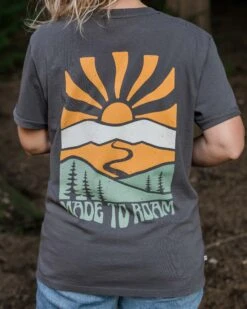 Perfect Days T-Shirt - Charcoal -Passenger Clothing Store GgTvYax7SsTOYYoq 4KTXgBSSYRGkZ 5gay0OXb7Nso