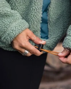 Calla Hooded Recycled Polar-Lined Fleece - Pistachio -Passenger Clothing Store LNHlNuqRj2MlshLElsOixI i0R V6D2u9ccPQi2UkaQ