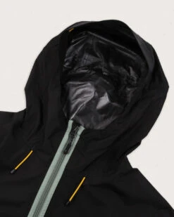 Flow 1/2 Zip Recycled Water Resistant Jacket - True Black/Pistachio 35 Flow 1/2 Zip Recycled Water Resistant Jacket - True Black/Pistachio -Passenger Clothing Store M JC YA8KT 4628 1 3