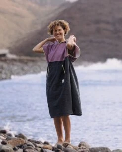 Tulum Recycled Towel Poncho - Grape / Charcoal -Passenger Clothing Store Nt0rM8 jyuG76HeH1 Nwe3lLImbwZry xAOH3MydFCw