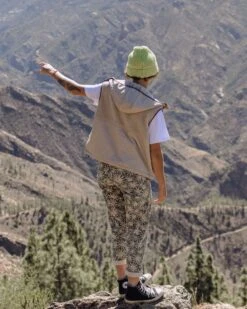 Beebalm Recycled Sherpa Fleece Vest - Oatmeal -Passenger Clothing Store TH1dPAeIByHdSclWcfAPOCm4NKcvK1W3VSLoUObLQhI