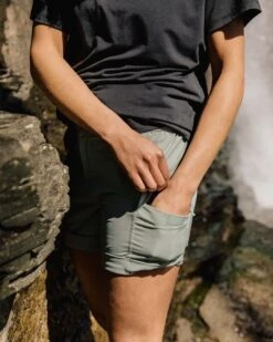 Laura Fixed Waist Short - Pistachio -Passenger Clothing Store TY102 414 4 5Ratio