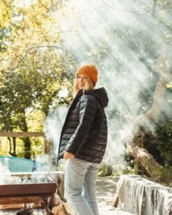 Pow Recycled Insulated Jacket - True Black 21 Pow Recycled Insulated Jacket - True Black -Passenger Clothing Store TY85 56 4 5Ratio