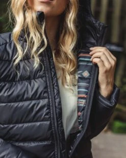 Pow Recycled Insulated Jacket - True Black 18 Pow Recycled Insulated Jacket - True Black -Passenger Clothing Store TY85 73 4 5Ratio