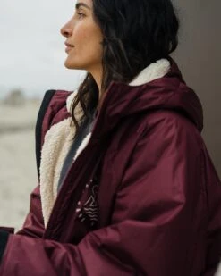 Escapism Recycled Sherpa Lined Changing Robe - Windsor Wine -Passenger Clothing Store TY91 279 4 5Ratio 2 0002 20230524 Passenger SouthPonto BZ9 9777