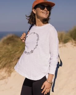 Daisy Chain Recycled Cotton LS T-Shirt - White -Passenger Clothing Store TY91 279 4 5Ratio 2 0006 TY106 460