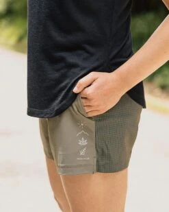 Byway Active Recycled Short - Dusty Olive -Passenger Clothing Store TY91 279 4 5Ratio 2 0006 TY110 364