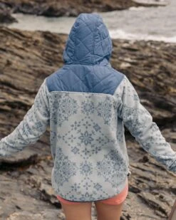 Juana Recycled Polar Hooded Fleece - Large Tile Washed Blue -Passenger Clothing Store TY91 279 4 5Ratio 2 0006 TY112 239