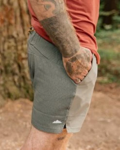 Descent Trail Recycled Shorts - Dusty Olive -Passenger Clothing Store TY91 279 4 5Ratio 2 0037 TY110 303