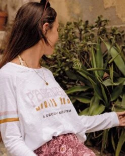 La Sarena Recycled Cotton Oversized LS T-Shirt - White -Passenger Clothing Store TY91 279 4 5Ratio 2 0070 Tees 14