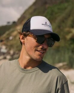 Beechey Snapback Trucker Cap - Black/White -Passenger Clothing Store TY91 279 4 5Ratio 2 0105 TY112 28