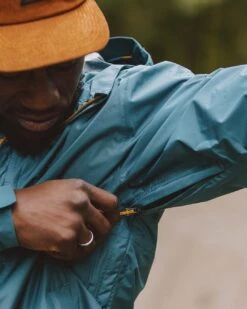 Echo Recycled Water Resistant Jacket - Mediterranean -Passenger Clothing Store TY91 279 4 5Ratio 2 0107 TY100 261