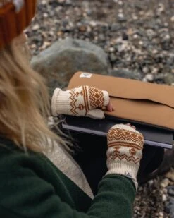 Flurry Recycled Fleece Lined Fingerless Mittens - Glazed Ginger -Passenger Clothing Store TY91 279 4 5Ratio 2 0107 TY95 101