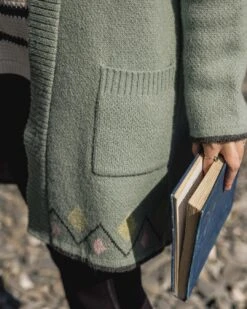 Leif Recycled Yarn Cardigan - Pistachio -Passenger Clothing Store TY91 279 4 5Ratio 2 0121 TY101 80