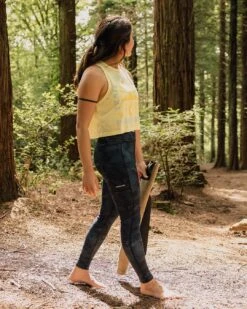 Exhale Active Recycled Vest - Hazy Yellow -Passenger Clothing Store TY91 279 4 5Ratio 2 0191 TY110 23