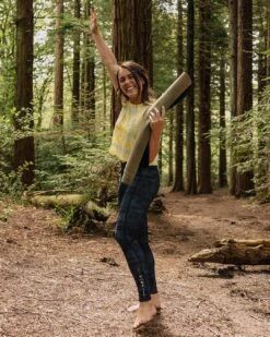 Fresh Air 2.0 Recycled Leggings - Black Abstract -Passenger Clothing Store TY91 279 4 5Ratio 2 0192 TY110 22