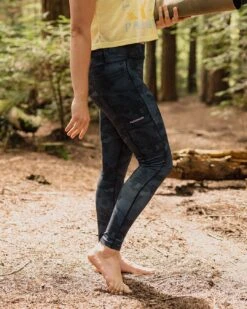 Fresh Air 2.0 Recycled Leggings - Black Abstract -Passenger Clothing Store TY91 279 4 5Ratio 2 0193 TY110 21