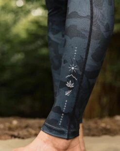 Fresh Air 2.0 Recycled Leggings - Black Abstract -Passenger Clothing Store TY91 279 4 5Ratio 2 0201 TY110 13