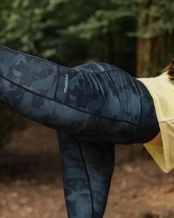 Fresh Air 2.0 Recycled Leggings - Black Abstract -Passenger Clothing Store TY91 279 4 5Ratio 2 0206 TY110 8