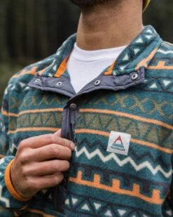 Adrift Recycled Polar Fleece - Retro Geo Mediterranean -Passenger Clothing Store VHxap1NefM5F5OyqzNCpIwW35Px1wl9VbJaLKj4eXeY