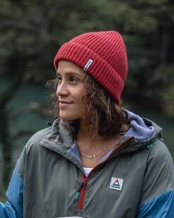 Compass Recycled 2.0 Beanie - Cardinal -Passenger Clothing Store X3UtX1dRoZL2P3vRtfCM8vAW7s8l8iUPYystMEswFOg