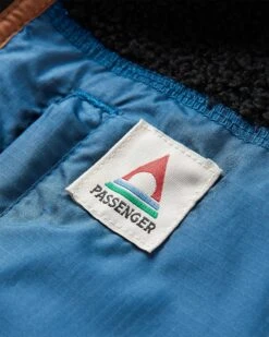 Born Explorer Recycled Polar-Lined Sherpa Fleece - Black -Passenger Clothing Store Ya9aEc0k7BNN5Jeacl8lFxlUN UfhWMcoWNjePaCC6k