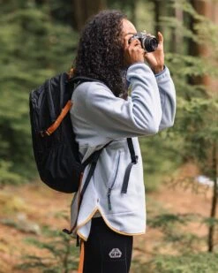 Folksy Recycled Polar Fleece - Blue Fog -Passenger Clothing Store YgBg0R3pTbVp09UvCoskN8X2NyEgbQgYRMmYeusFbcA