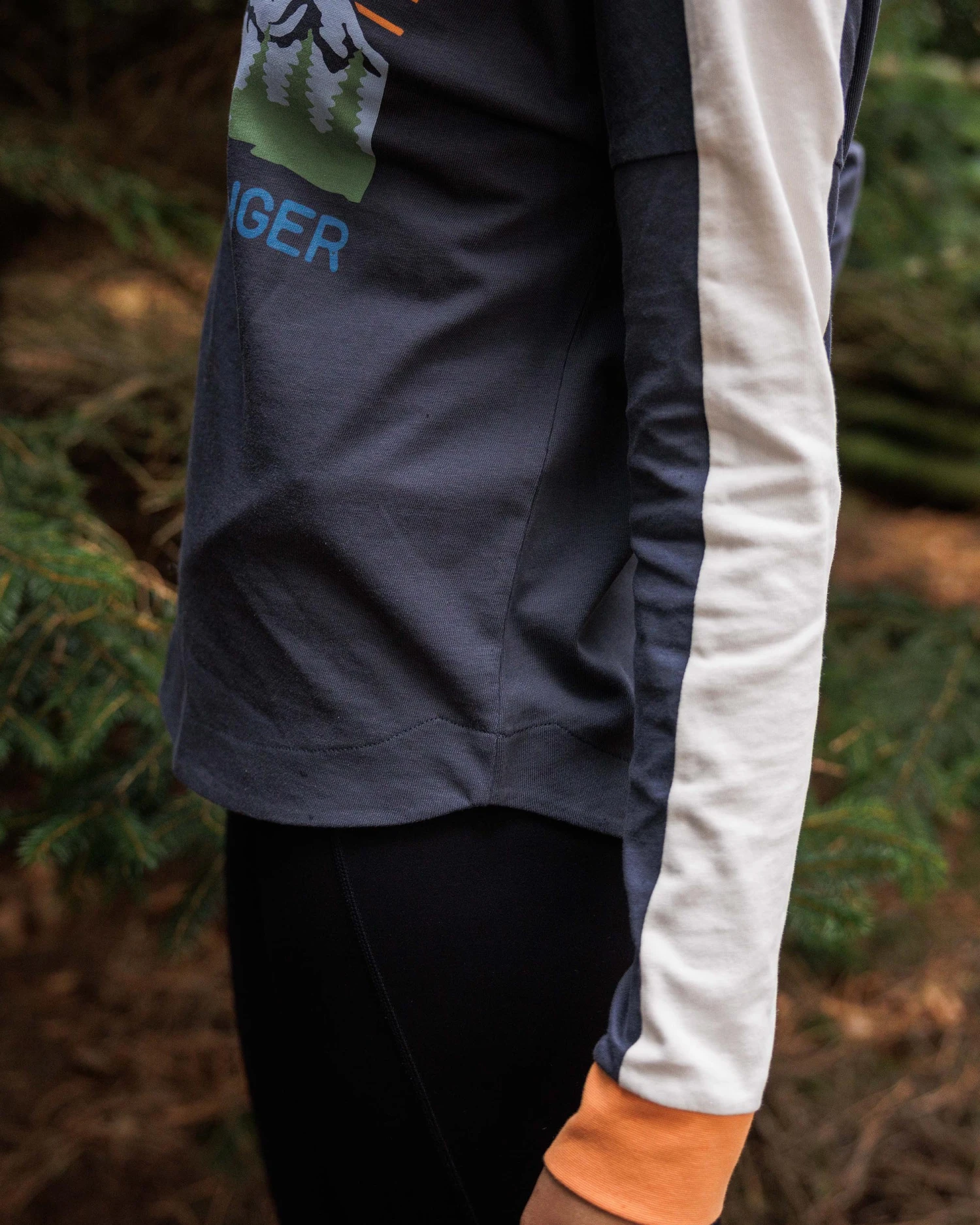 Hilltop Organic Cotton LS T-Shirt - Charcoal 5 Hilltop Organic Cotton LS T-Shirt - Charcoal - Image 3