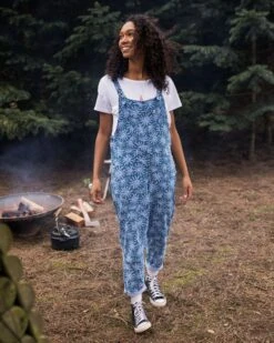 Meadows Organic Cotton Cord Dungarees - Seaweed Blue Steel -Passenger Clothing Store i Lr92xppZONDR0XB3IXEwFp nIfAGQoSHYhWn5KYts