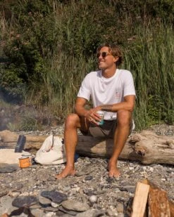 Views & Brews T-Shirt Passenger X Brewgooder - White -Passenger Clothing Store ktF09hjyCmDcWnDj q t41GqMzw3f rpx2x e fugRE