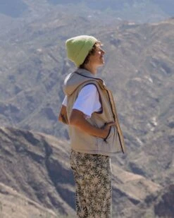 Beebalm Recycled Sherpa Fleece Vest - Oatmeal -Passenger Clothing Store nPGeeaPwMAoFDn3A8aUYly D9CFFOs82xzu3L B7CN4