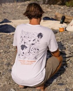 Views & Brews T-Shirt Passenger X Brewgooder - White -Passenger Clothing Store tCECbqCmCkBsAh1IRyoPgzyMZQoroDNXuyRWn1q6rPI