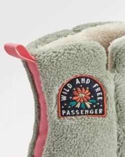 Hideaway Hut Slipper - Pistachio -Passenger Clothing Store w9puK6sJBP6gPrS6fJ28 PkUAupKcyCxIsVB1doJtkw