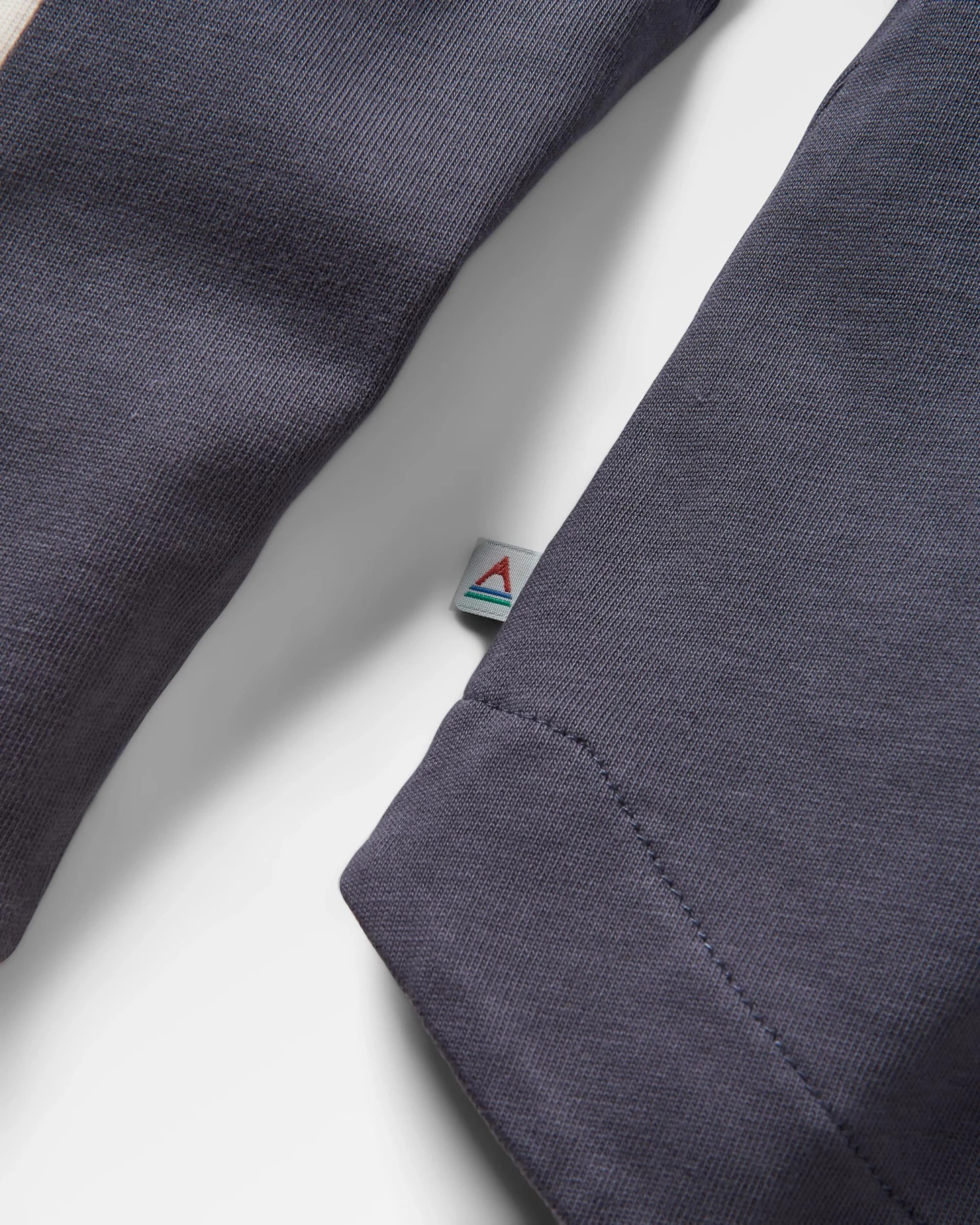 Hilltop Organic Cotton LS T-Shirt - Charcoal 11 Hilltop Organic Cotton LS T-Shirt - Charcoal - Image 9